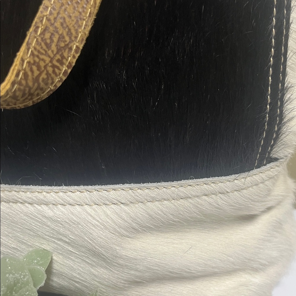 Myra Cow on Hide shoulder Bag in good condition - Picture 5 of 16